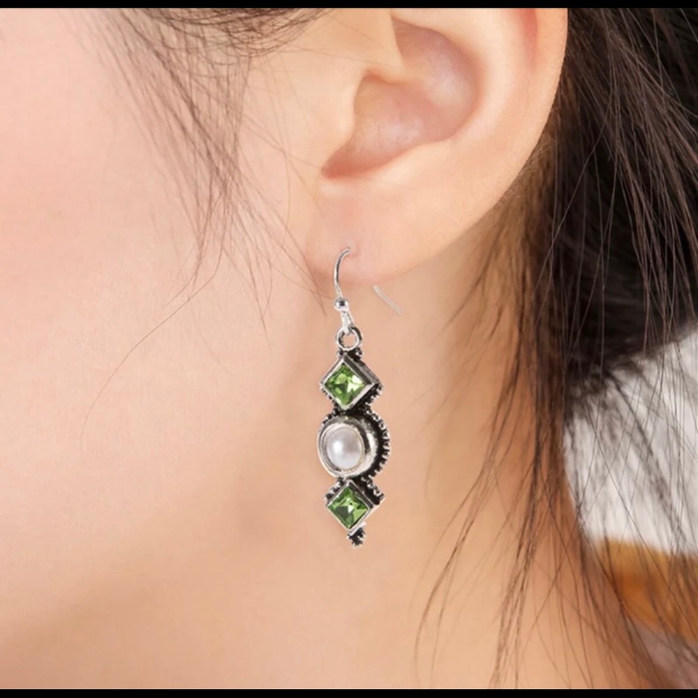Beautiful Gift Idea - Silver Crystals and Pearl Earrings - Picture 3 of 7